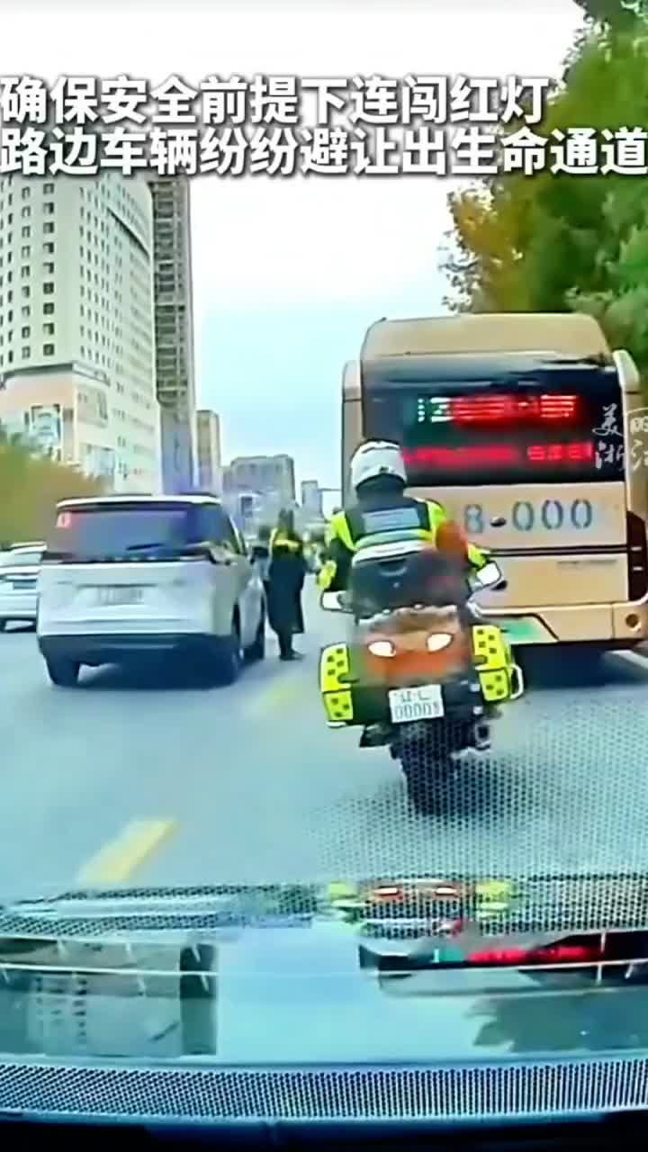 35周孕妇大出血交警开道送医