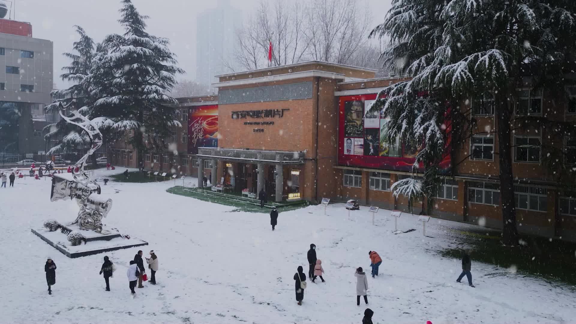 相逢西影瑞雪中